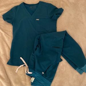 FIGS Caribbean blue jogger pants and one-pocket scrub top in size XS